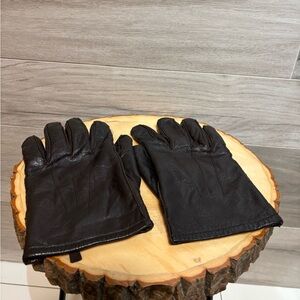3/$30 Vintage genuine black  leather gloves Soft interior lining die XL